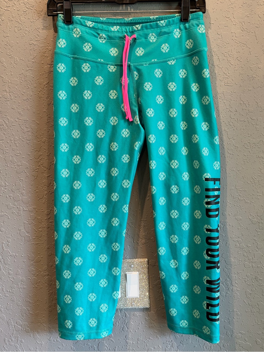 Old Navy Find Your Wild Cropped Teal Leggings